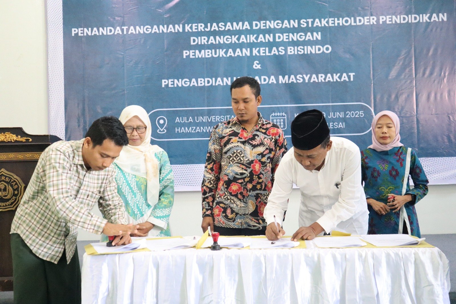 Pusat Layanan Disabilitas Universitas Hamzanwadi Jalin Kerja Sama dengan Stakeholder Pendidikan: Buka Kelas BISINDO dan Program Pengabdian Masyarakat
